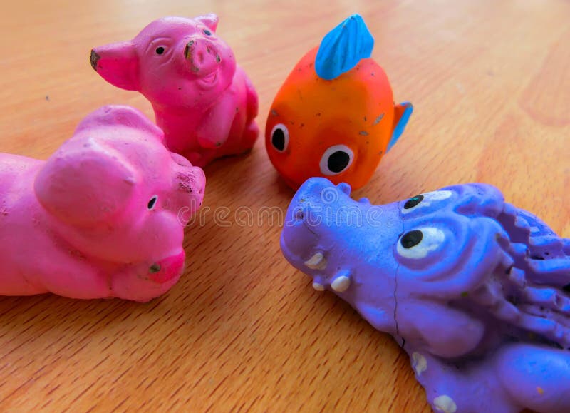 Los niños animales son conversación con sus amigos imágenes de archivo libres de regalías Los niños animales son conversación con sus amigos imágenes de archivo libres de regalías