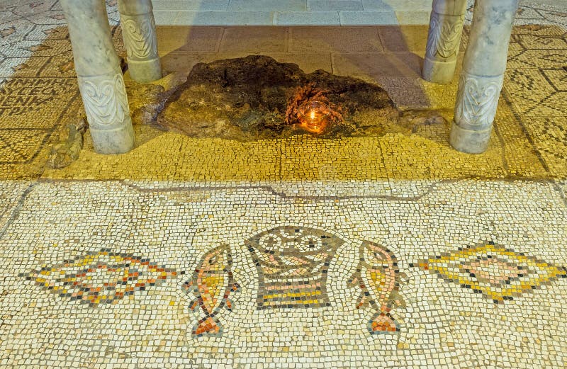 TABGHA: PANES Y LOS PECES Y PRIMADO DE SAN PEDRO - Israel: peregrinos sin peregrinar (1)