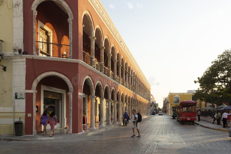 Los portales y la vida pacífica de la ciudad de campeche imagen de archivo