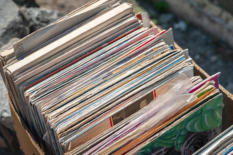 Los viejos expedientes del vintage doblaron en una caja foto de archivo Los viejos expedientes del vintage doblaron en una caja foto de archivo