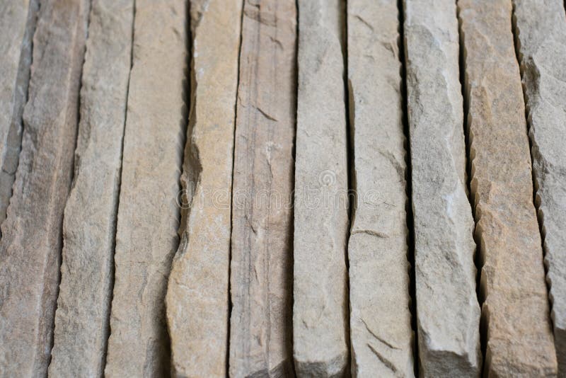 Losas de piedra - las tejas de piedra apiladas resumen el fondo imagen de archivo Losas de piedra - las tejas de piedra apiladas resumen el fondo imagen de archivo