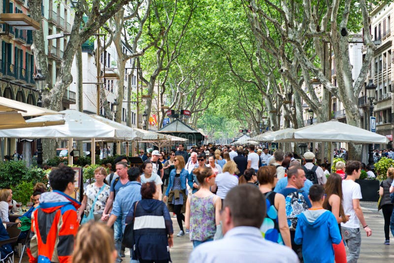 Losu Angeles Rambla Zwyczajny centrum handlowe Tłoczący się z turystami obrazy stock Losu Angeles Rambla Zwyczajny centrum handlowe Tłoczący się z turystami obrazy stock