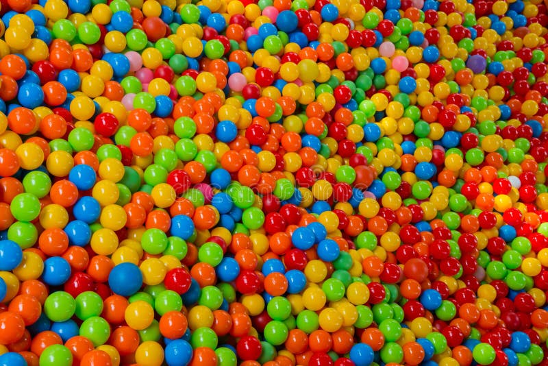 Bolas Coloridas Na Piscina Da Bola De Campo De Jogos Para Crianças