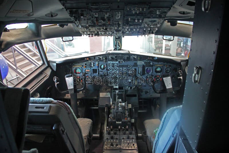 clipart boeing 737 cockpit