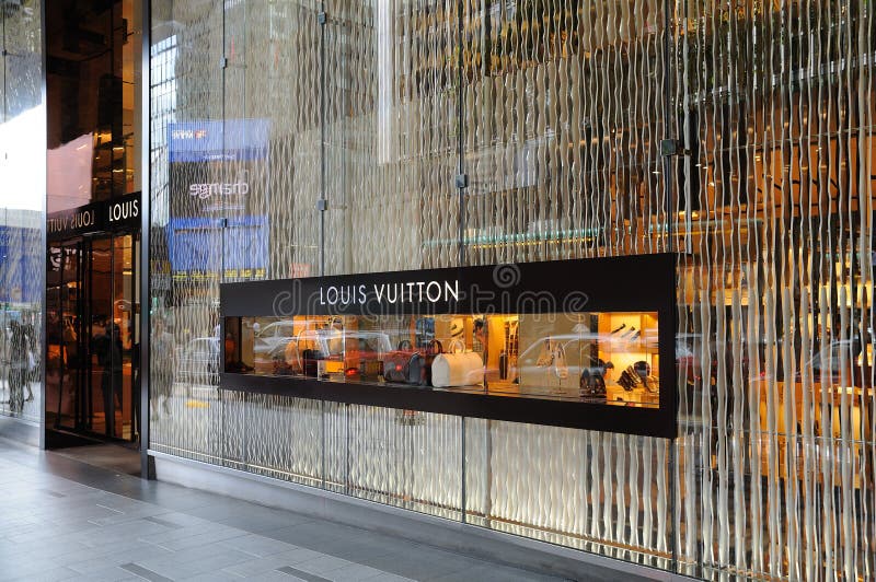 Writing on house facade, fashion shop Louis Vuitton, Dorotheen Quartier,  DOQU, architect Behnisch, Stuttgart, Baden-Württemberg Stock Photo - Alamy