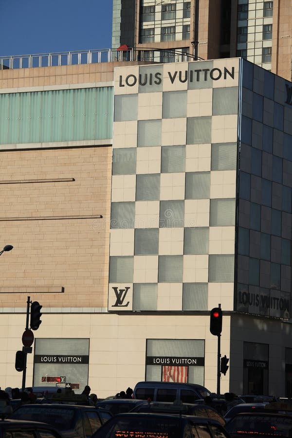 Louis vuitton boutique redactionele fotografie. Afbeelding bestaande uit gelukkig - 22682142