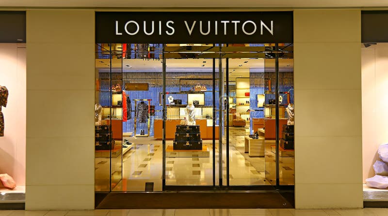 Mannequins At Boutique Louis Vuitton In Singapore Stock Photo, Picture and  Royalty Free Image. Image 27957354.