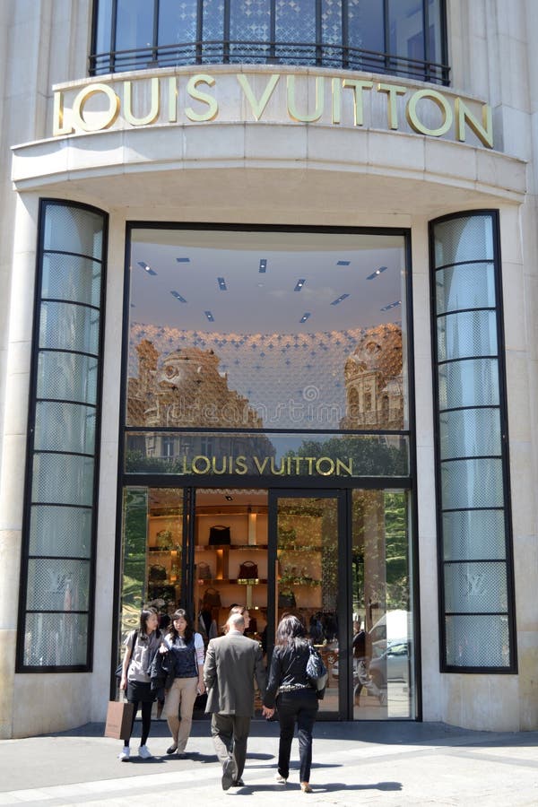 Writing on house facade, fashion shop Louis Vuitton, Dorotheen Quartier,  DOQU, architect Behnisch, Stuttgart, Baden-Württemberg Stock Photo - Alamy