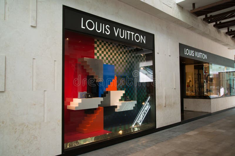 Louis Vuitton Cancun la Isla Fashion Harbour, clothing store