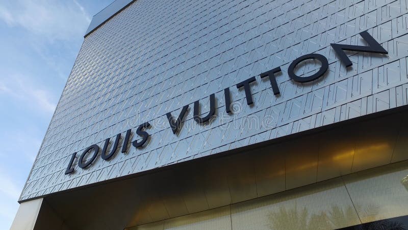 Louis Vuitton Store at Rodeo Drive in Beverly Hills - CALIFORNIA, USA -  MARCH 18, 2019 Editorial Photo - Image of hills, retailers: 145061711