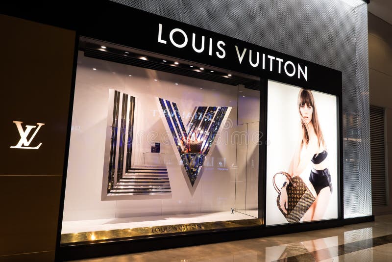 sprede to Arkitektur Louis Vuitton Fashion Boutique Display Window. Hong Kong Editorial Stock  Image - Image of brand, facade: 121729159