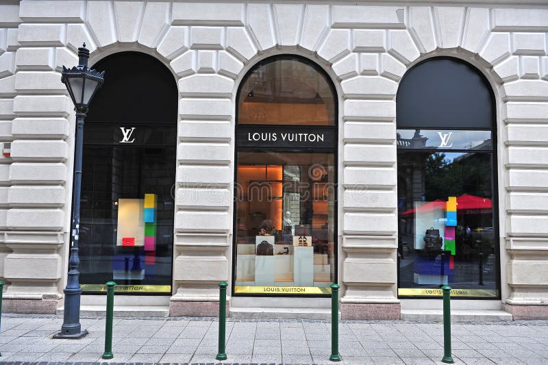 Louis Vuitton store in Geneva – Stock Editorial Photo © Krasnevsky #86234780
