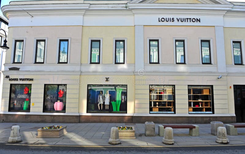 Beautiful Mannequins In Fashionable Clothes In Louis Vuitton Store. Moscow.  01.11.2018 Stock Photo, Picture and Royalty Free Image. Image 136646817.