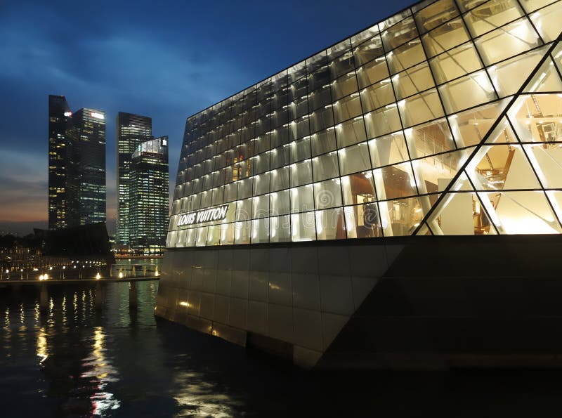 LOUIS VUITTON Flagship Store In Singapore Editorial Stock Image - Image of scenes, building ...