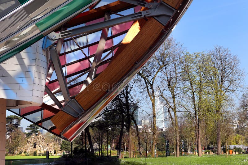 Louis Vuitton Foundation Paris Editorial Stock Image - Image of subsidiaries, building: 89384034