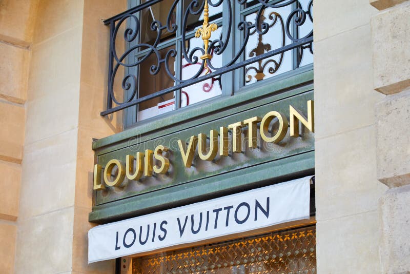 Louis Vuitton-winkel, Het Warenhuisbinnenland Van Selfridges Redactionele Foto - Afbeelding ...