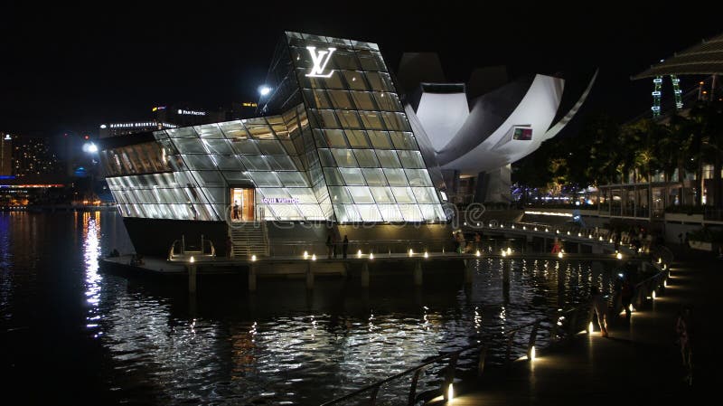 Louis Vuitton Singapore Island Maison On Marina Bay Editorial Image - Image of glass, landmark ...