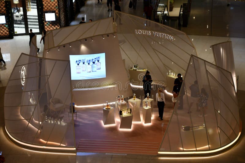 Louis Vuitton Store at Rodeo Drive in Beverly Hills Editorial Stock Photo -  Image of expensive, city: 32721833