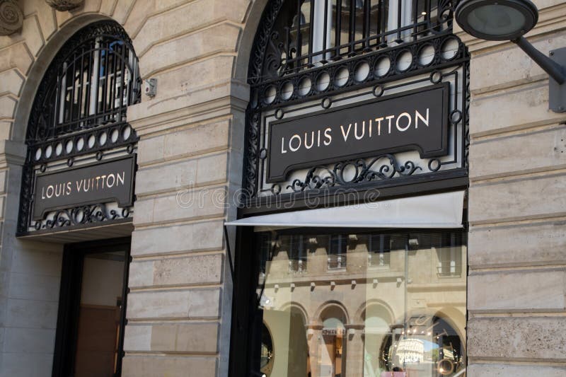 Fachada loja Louis Vuitton  Fachadas de lojas, Fachadas