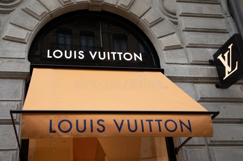 Louis Vuitton Logo Marke Und Text Zeichen Vorderfront Eingang Fassade Home  Shop Luxus Redaktionelles Stockfoto - Bild von mode, zubehör: 243967623