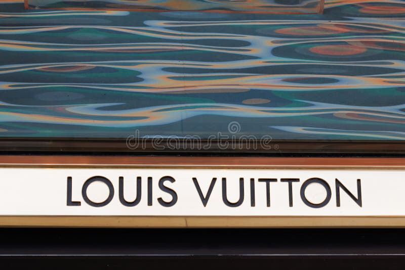Oswald hoe vaak Mathis Louis Vuitton Logo Merk En Teksteken Voor De Luxe Luxe Luxe Handtassen En  Redactionele Afbeelding - Image of handtas, buitenkant: 220378440