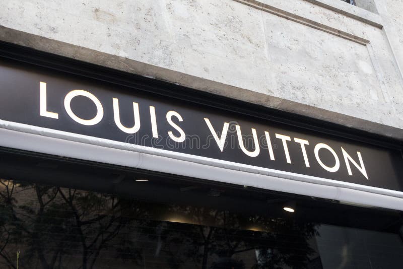 Louis Vuitton Logo Na Louis Vuitton Sklepie Zdjęcie Stock Editorial - Obraz złożonej z fasada ...