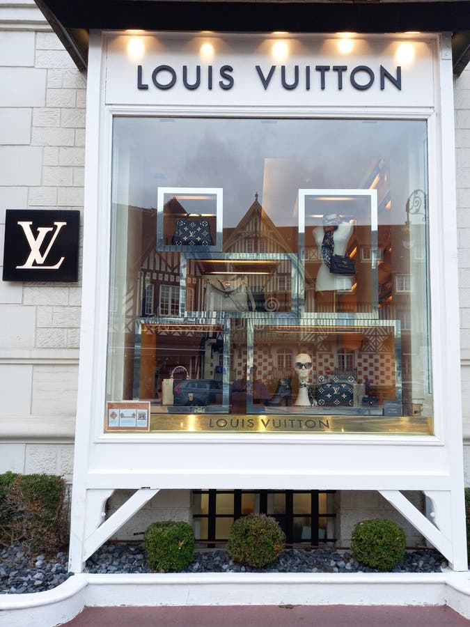 Louis Vuitton Logo Marke Und Text Zeichen Vorderfront Eingang Fassade Home  Shop Luxus Redaktionelles Stockfoto - Bild von mode, zubehör: 243967623