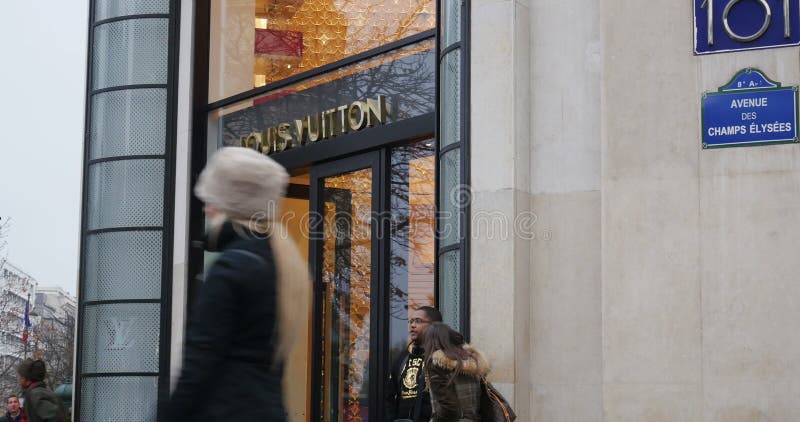 Louis Vuitton shop at Champs-Elysées in, Stock Video