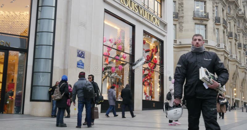 Louis Vuitton shop at Champs-Elysées in, Stock Video