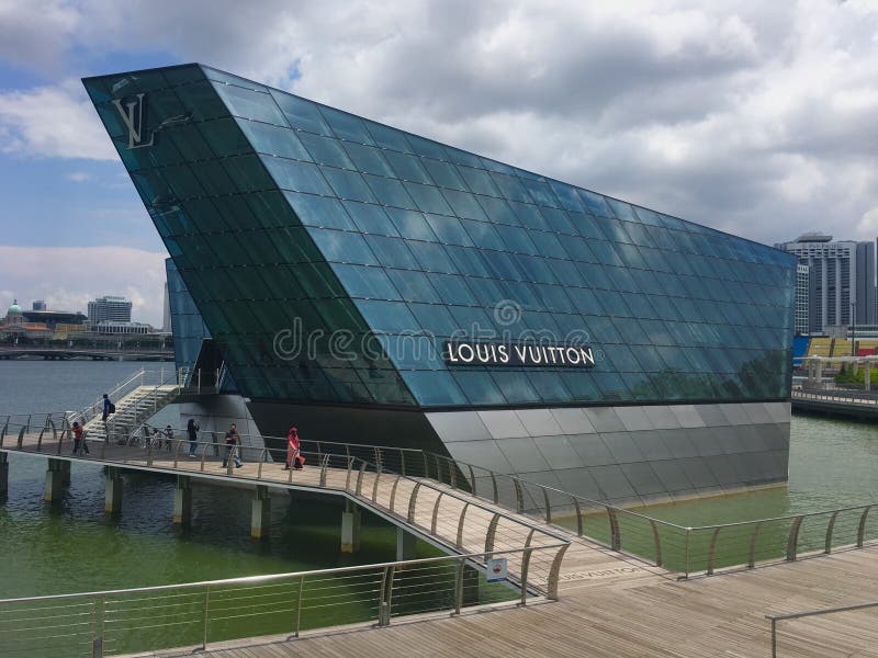 LOUIS VUITTON Flagship Store In Singapore Editorial Image - Image of bank, asia: 28021740