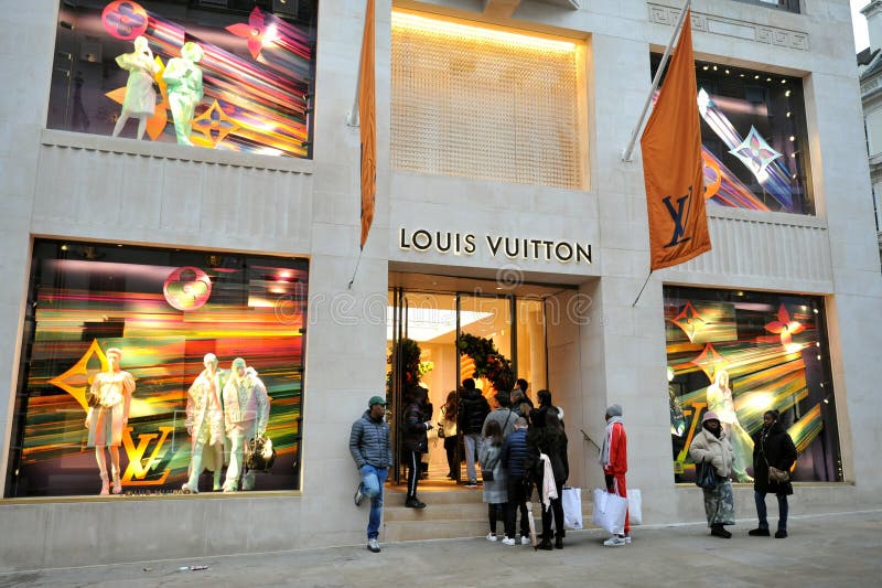 Louis Vuitton X Yayoi Kusama Descends upon Harrods , London, UK Editorial  Image - Image of blue, curriosities: 269875855