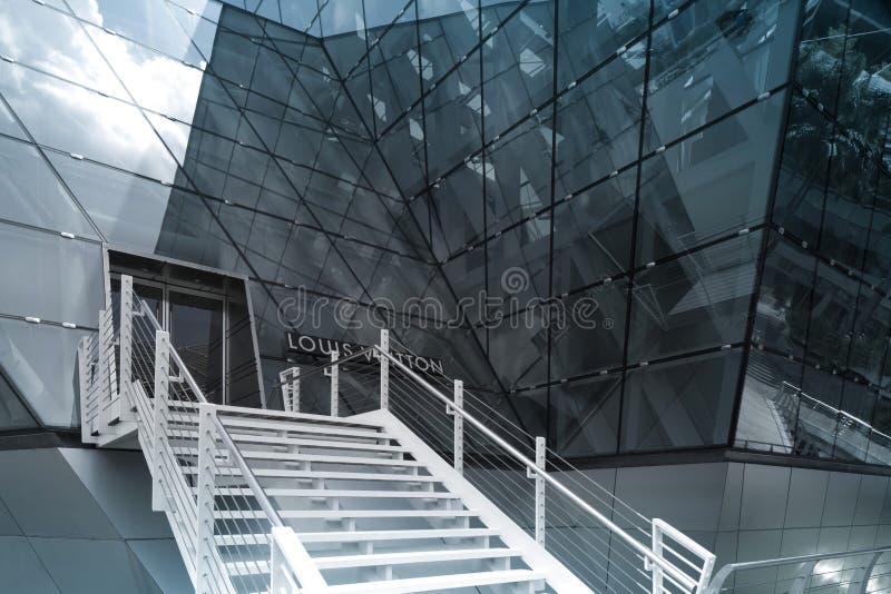 Louis Vuitton at Marina Bay Sands Editorial Stock Photo - Image of located,  island: 41976498