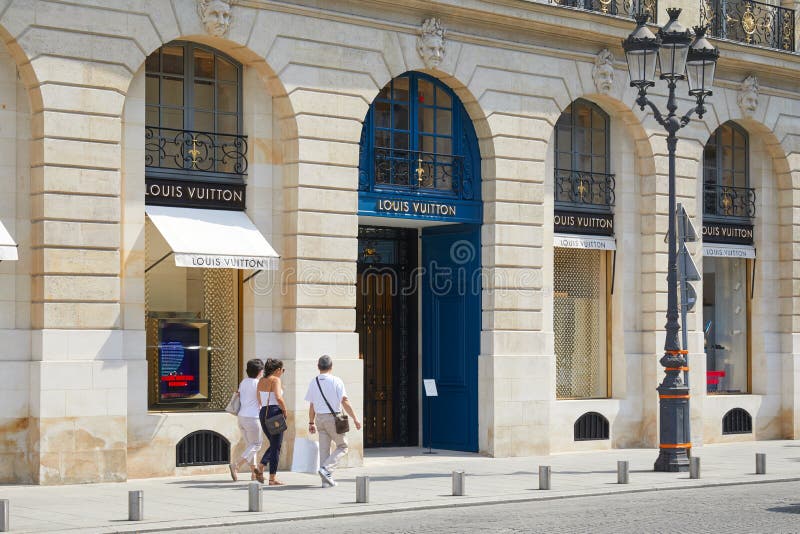 Louis Vuitton-opslag Op Zijn Plaats Vendome In Parijs In Een Zonnige Dag, Niemand In De Ochtend ...