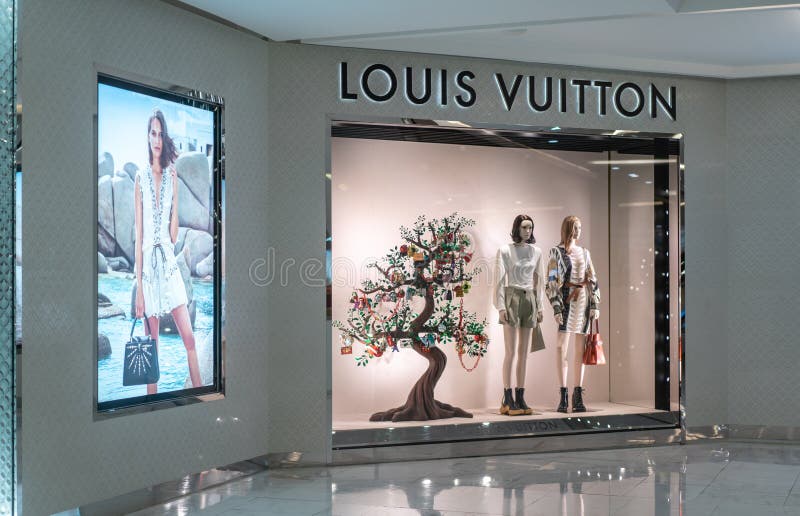 Louis Vuitton Shop at Siam Paragon, Bangkok, Thailand, May 9, 20 Editorial  Stock Image - Image of boutique, mall: 121990584