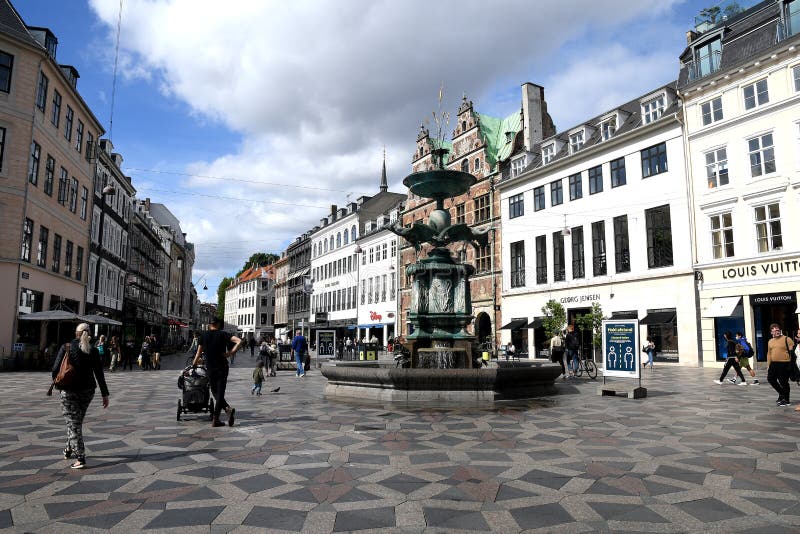 LUIS VUITTON STORE in KOPENHAGEN DENMAK Redaktionelles Foto - Bild