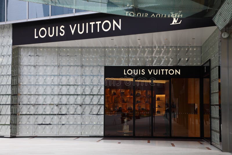 Louis Vuitton Store editorial photo. Image of store, shopping - 17733451