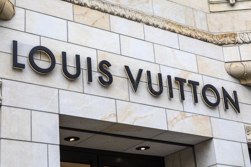 Louis Vuitton Damier Graphite Canvas Toiletry Pouch - Yoogi's Closet