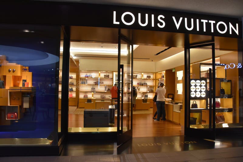 Louis Vuitton store at Rodeo Drive in Beverly Hills – Stock Editorial Photo  © sainaniritu #28731603