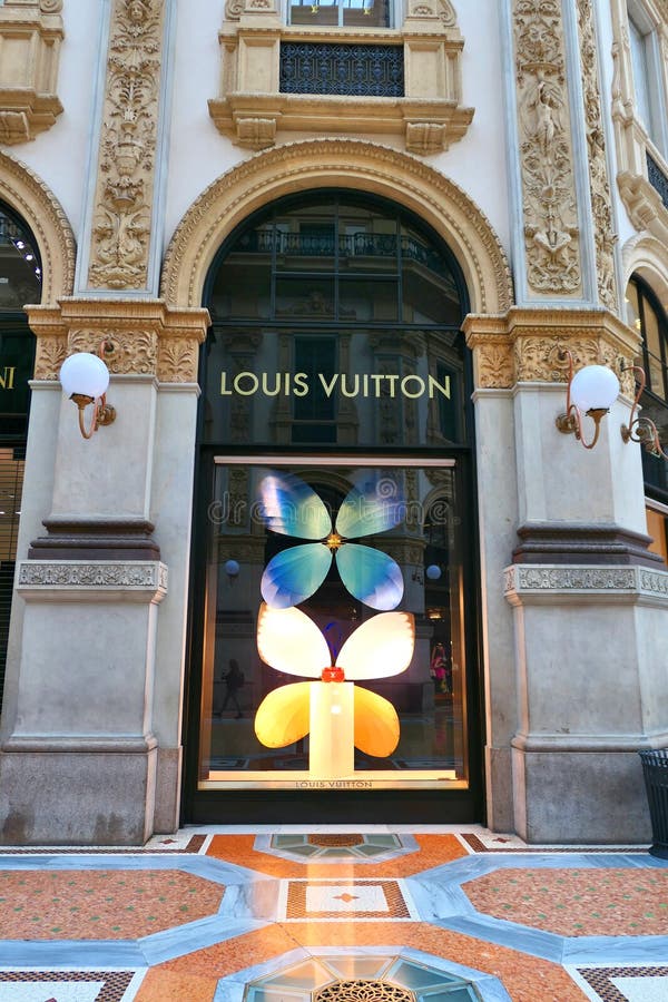 Louis Vuitton men's storeLuxury Retail