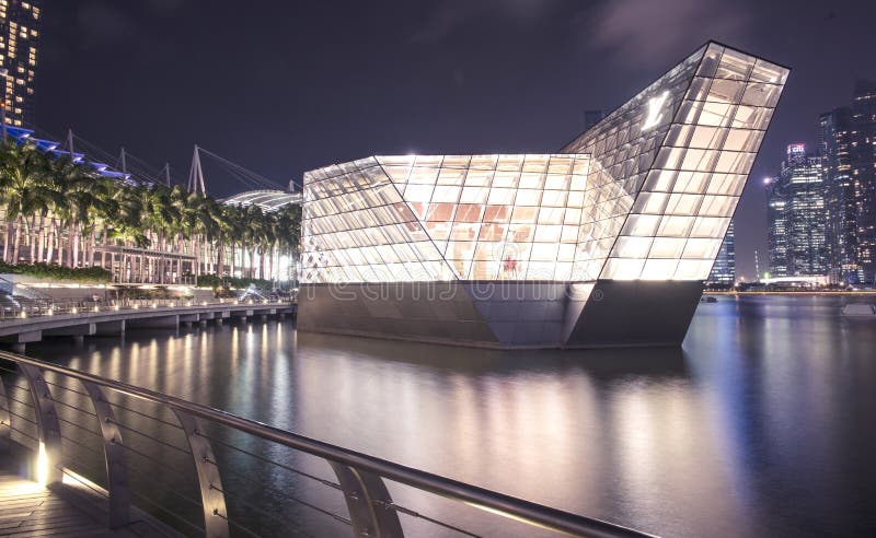 LOUIS VUITTON Flagship Store In Singapore Editorial Image - Image of bank, asia: 28021740