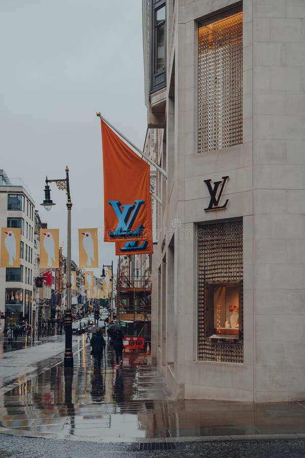 April 2019. London. A View Of The Louis Vuitton Store On Bond Street In  London Stock Photo, Picture and Royalty Free Image. Image 120303870.