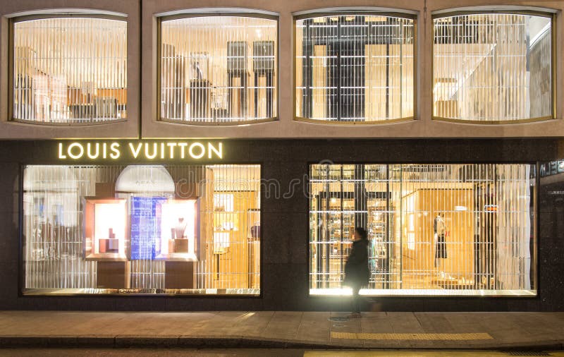 Louis Vuitton store editorial photo. Image of passing - 87043686