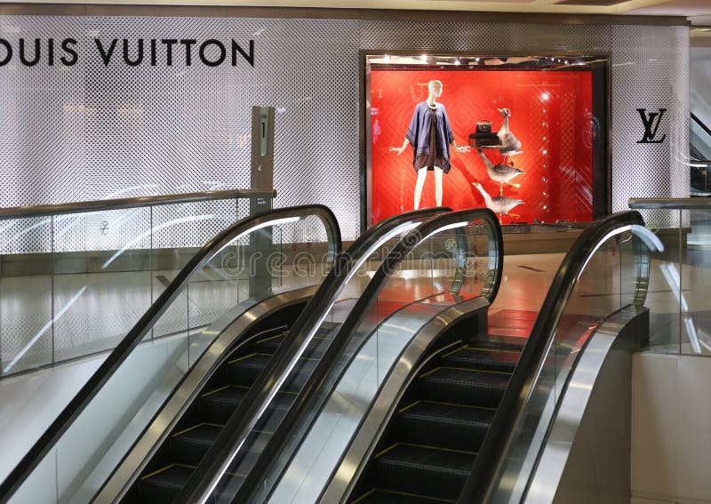 LOUIS VUITTON Flagship Store In Singapore Editorial Image - Image of bank, asia: 28021740