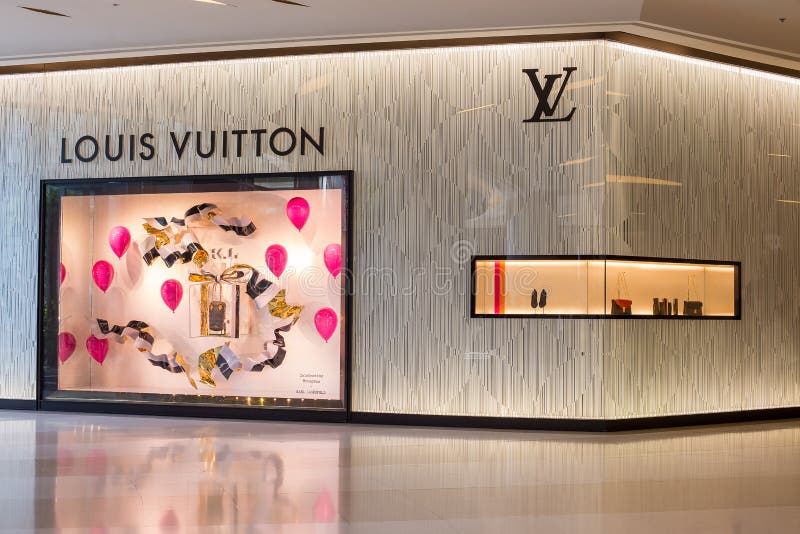 Louis Vuitton at Chengdu, China Editorial Photography - Image of luxurius,  glass: 231969512