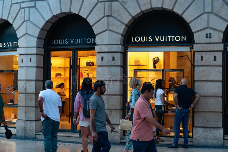 Louis Vuitton Store In Verona, Italy Editorial Stock Photo - Image of centre, famous: 126552343