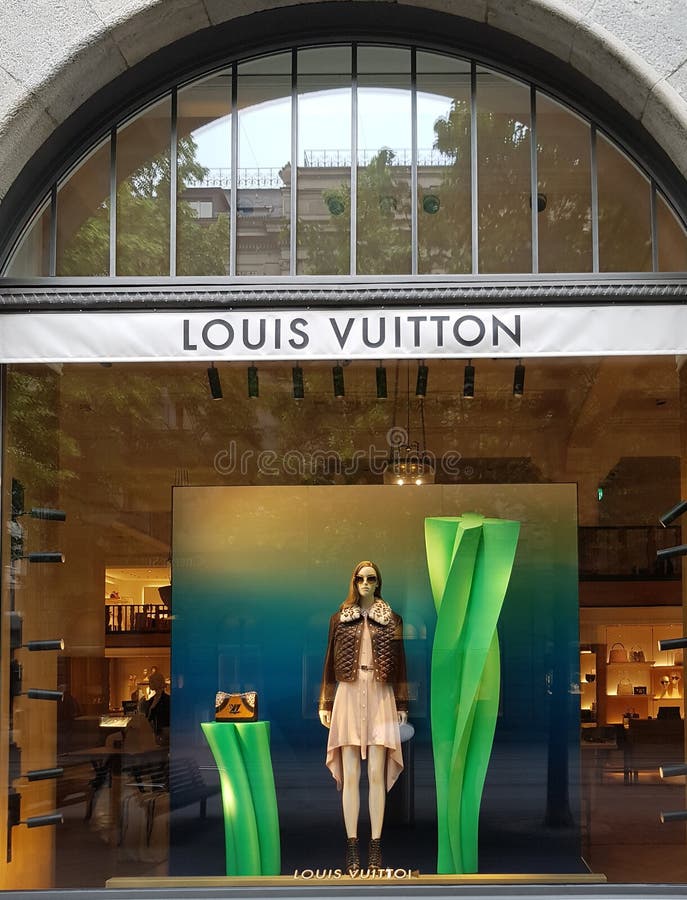 Louis Vuitton store editorial stock photo. Image of 1854 - 118170598
