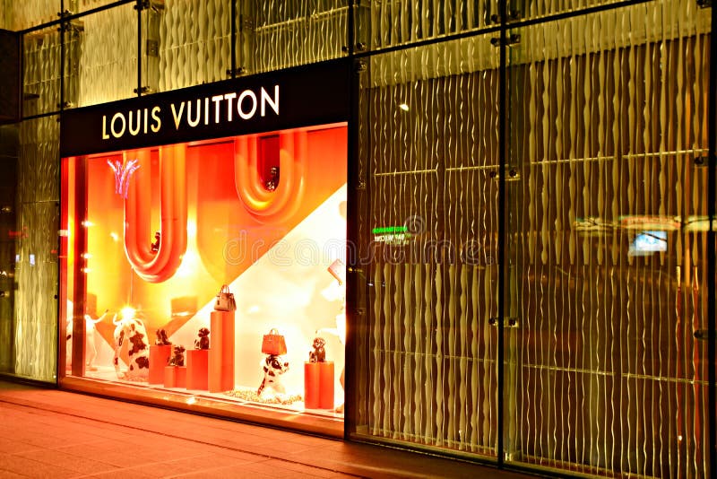 Louis Vuitton store. editorial image. Image of counterfeit - 109697790