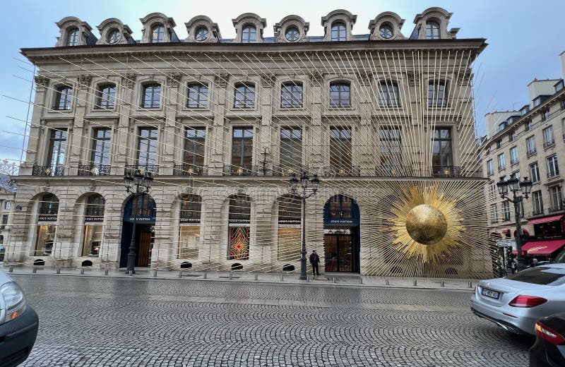 Louis Vuitton Christmas Tree in Paris Place Vendôme Façade  solosophie