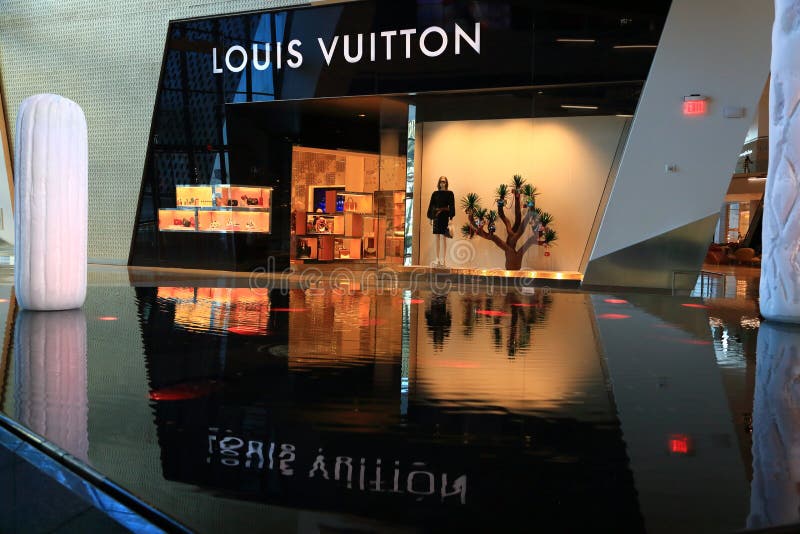 Louis Vuitton Las Vegas editorial photography. Image of retail - 19277952