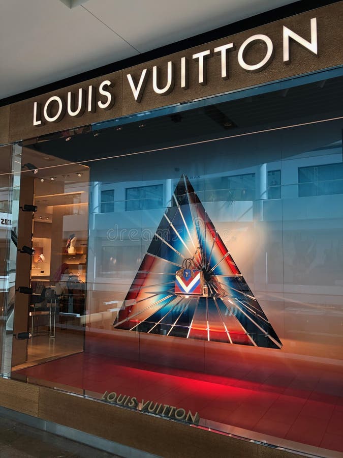Louis Vuitton redactionele foto. Afbeelding bestaande uit wandelgalerij - 154113071